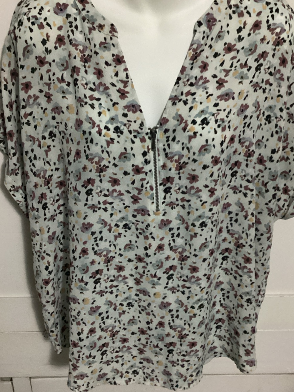 Maurices Mint Floral V-Neck Zip Front Blouse